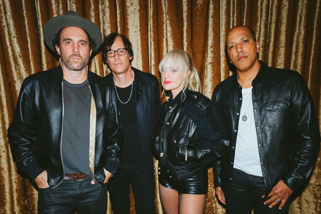 METRIC, BROKEN SOCIAL SCENE, AND STARS – ALL THE FEELINGS TOUR – SALLE PLEYEL