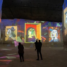 Carrières des Lumières – Picasso, L’Art en Mouvement / Frida Kahlo Carrières des Lumières - Picasso, L'Art en Mouvement / Frida Kahlo