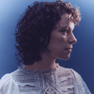 EMILY LOIZEAU – Carros