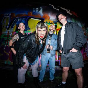 SPLIT DOGS – Backstage By The Mill
